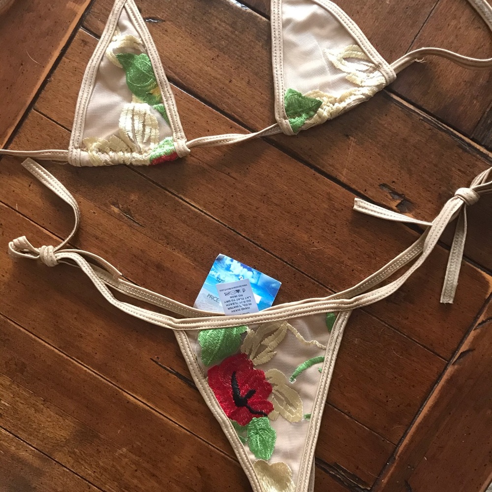 Bikini - Picture 7 of 7